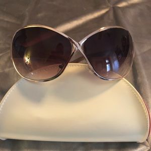 AMAZING DEAL! NWOT OSCAR DE LA RENTA SUNGLASSES!